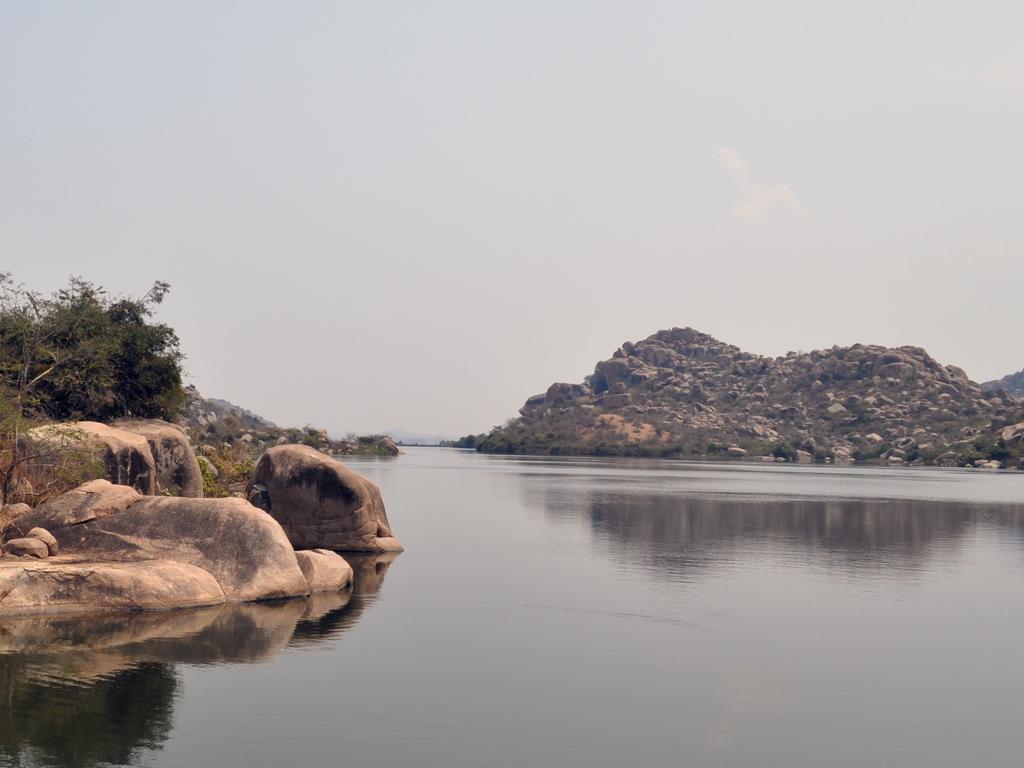Uma Shankar Hampi Exteriör bild