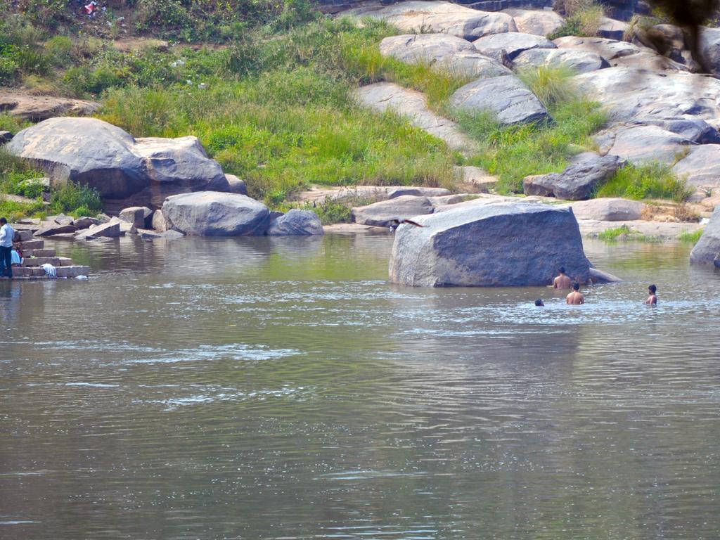 Uma Shankar Hampi Exteriör bild