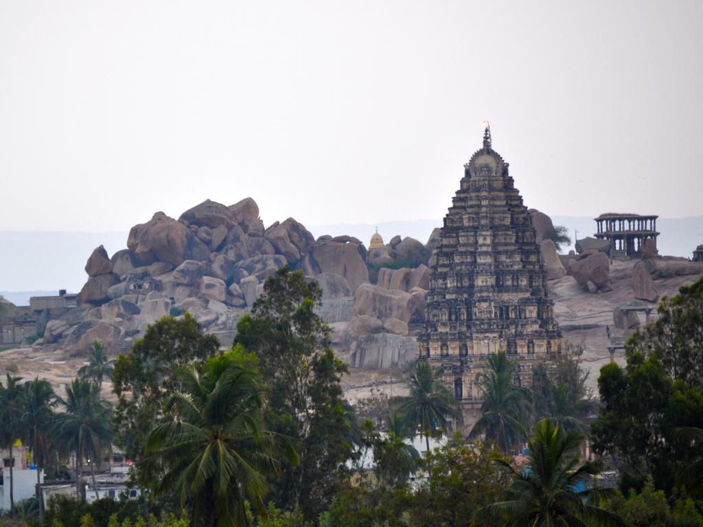 Uma Shankar Hampi Exteriör bild